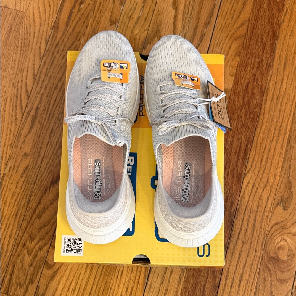 Women’s Lightweight Knit Sneakers in Light Gray and White - Picture 5 of 7